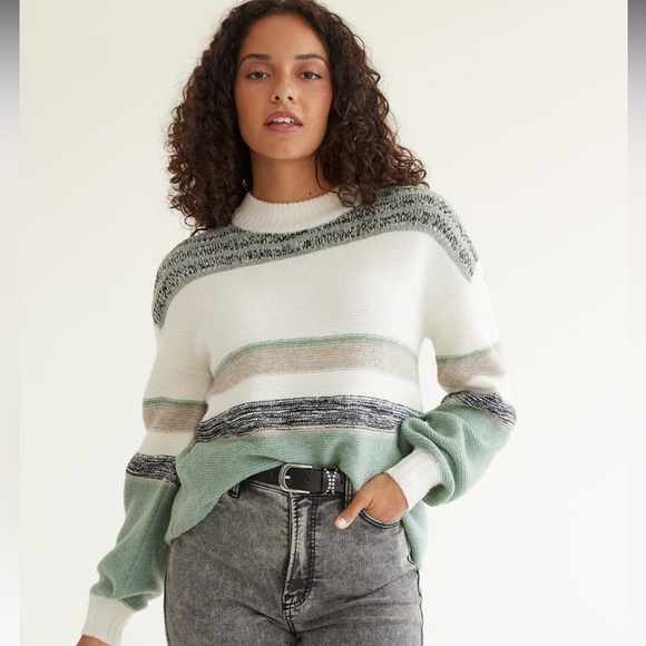 Loose crew neck sweater with long balloon sleeves - Picture 1 of 3